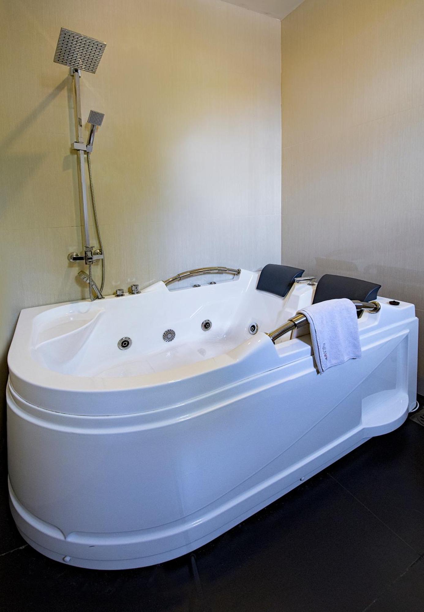 The Full Moon Hotel カトゥナカヤ エクステリア 写真