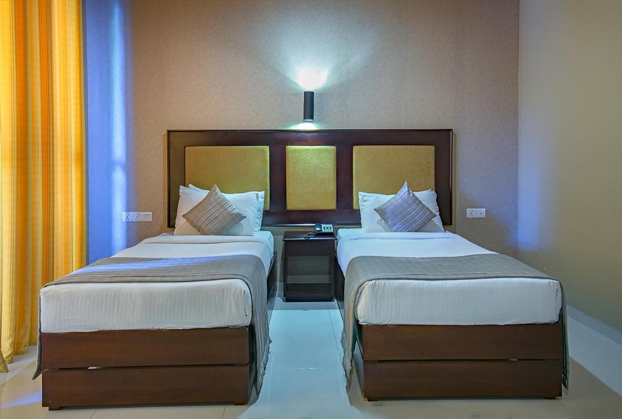 The Full Moon Hotel カトゥナカヤ エクステリア 写真