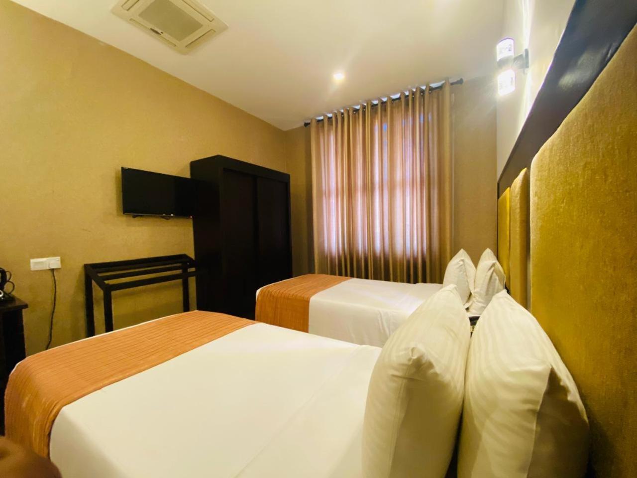 The Full Moon Hotel カトゥナカヤ エクステリア 写真