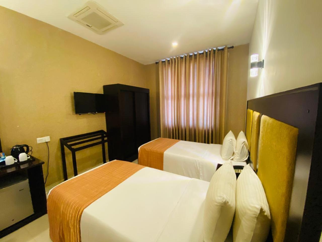 The Full Moon Hotel カトゥナカヤ エクステリア 写真
